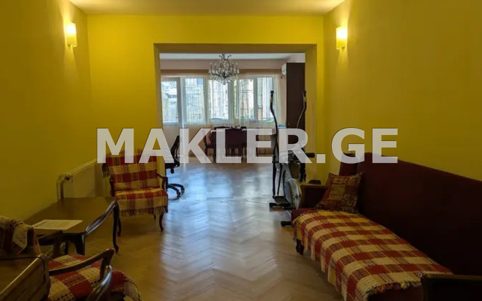  იყიდება 3 ოთახიანი  ბინა საბურთალოზე  პეკინის გამზირზე 