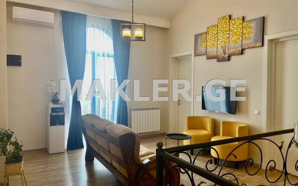  ქირავდება 7 ოთახიანი  ბინა სოლოლაკში (ძველ თბილისში)  გ.ტაბიძის ქუჩაზე 