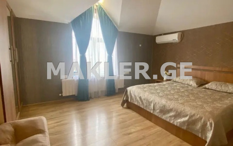  ქირავდება 7 ოთახიანი  ბინა სოლოლაკში (ძველ თბილისში)  გ.ტაბიძის ქუჩაზე 