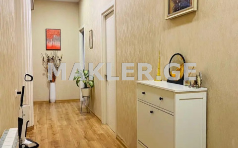  ქირავდება 7 ოთახიანი  ბინა სოლოლაკში (ძველ თბილისში)  გ.ტაბიძის ქუჩაზე 