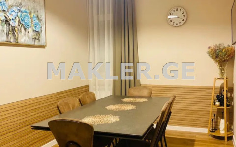  ქირავდება 7 ოთახიანი  ბინა სოლოლაკში (ძველ თბილისში)  გ.ტაბიძის ქუჩაზე 