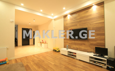  იყიდება ქირავდება 320 m² ფართობის საკუთარი სახლი ლისის ტბაზე  ავთო ვარაზის ქუჩა 