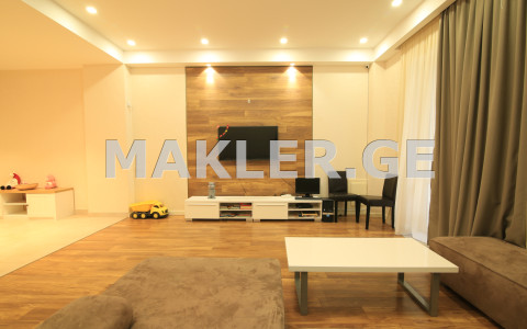  იყიდება ქირავდება 320 m² ფართობის საკუთარი სახლი ლისის ტბაზე  ავთო ვარაზის ქუჩა 