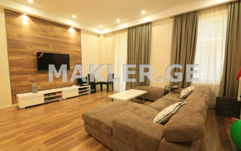  იყიდება ქირავდება 320 m² ფართობის საკუთარი სახლი ლისის ტბაზე  ავთო ვარაზის ქუჩა 