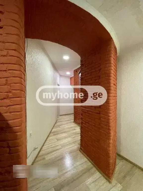  იყიდება 4 ოთახიანი  ბინა სოლოლაკში (ძველ თბილისში)  ლ. ასათიანის ქუჩაზე 