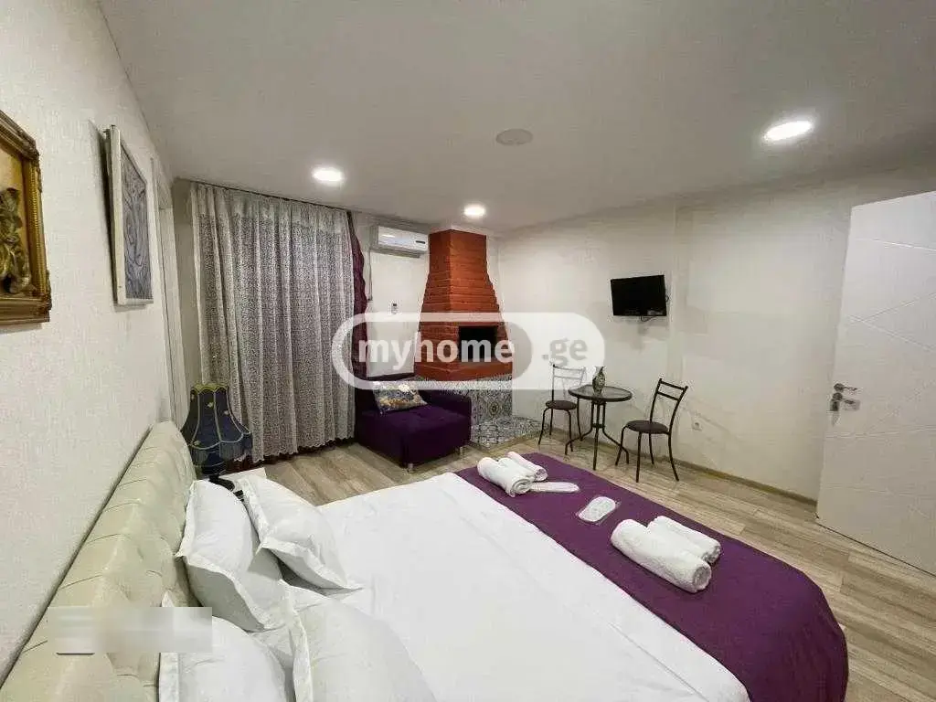  იყიდება 4 ოთახიანი  ბინა სოლოლაკში (ძველ თბილისში)  ლ. ასათიანის ქუჩაზე 