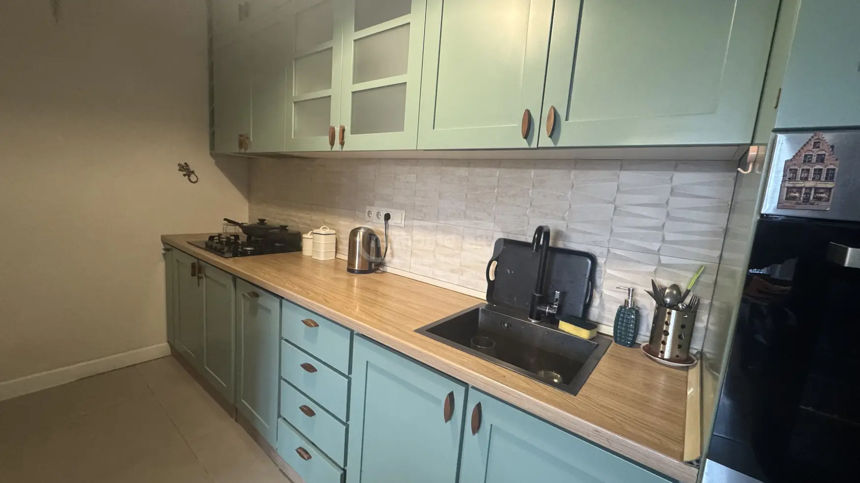  ქირავდება 4 ოთახიანი  ბინა საბურთალოზე  კ. ქუთათელაძის ქუჩაზე 