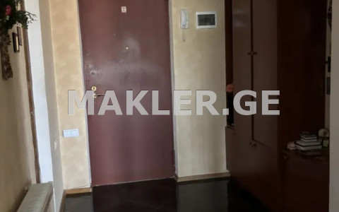  იყიდება 2 ოთახიანი  ბინა საბურთალოზე  ნუცუბიძის ქუჩაზე 
