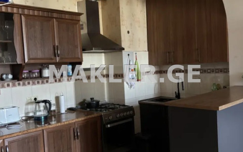  იყიდება 2 ოთახიანი  ბინა საბურთალოზე  ნუცუბიძის ქუჩაზე 