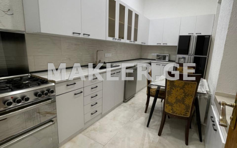  For Rent 5 room  Apartment in Sololaki dist. (Old Tbilisi)  in Iashvili st. 