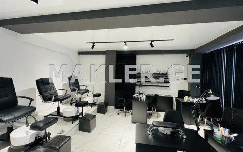  იყიდება 150 m² ფართობის კომერციული ფართი საბურთალოზე  საირმის ქუჩაზე 