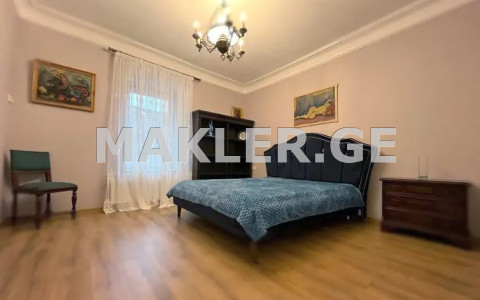 Продается 3 комнатная  Квартира на Мтацминда  (Старый Тбилиси)  на ул. Арсены 