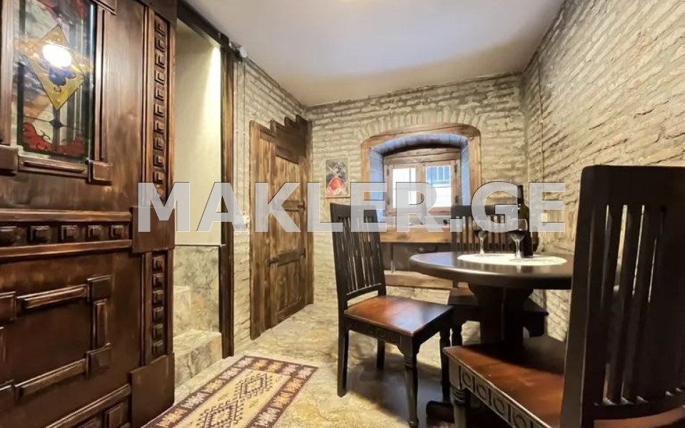  Продается 3 комнатная  Квартира на Мтацминда  (Старый Тбилиси)  на ул. Арсены 