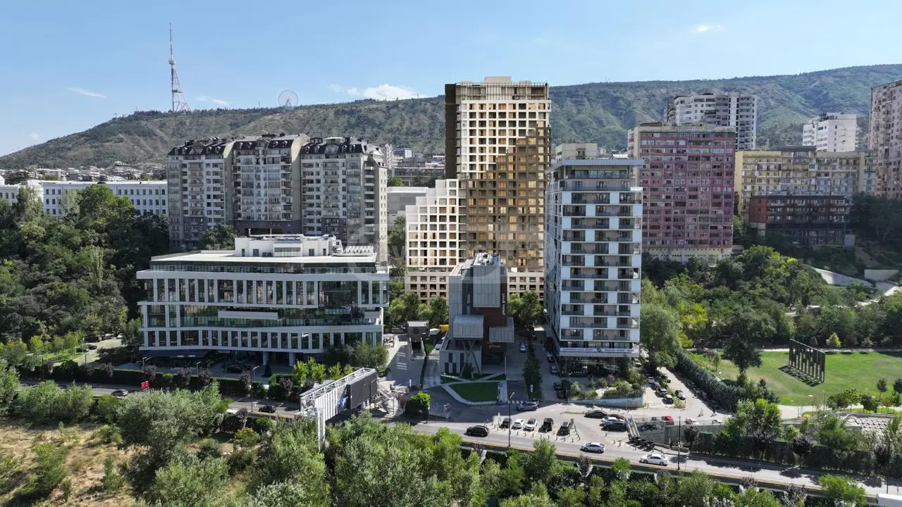  იყიდება მშენებარე ბინა ვაკეში  ი. ჭავჭავაძის გამზ. 