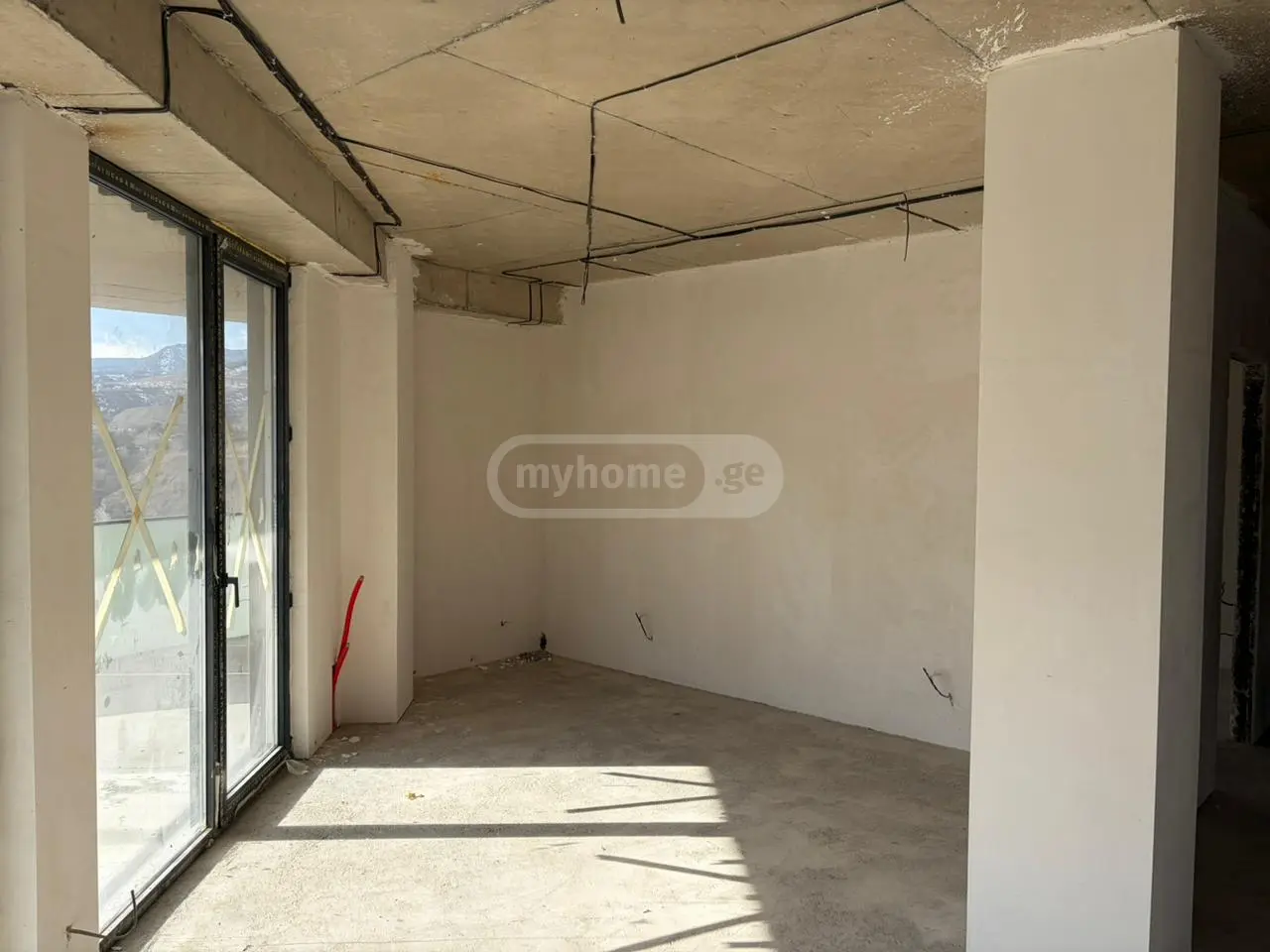  იყიდება 3 ოთახიანი  ბინა ვაკეში  გიორგი დანელიას ქუჩაზე 