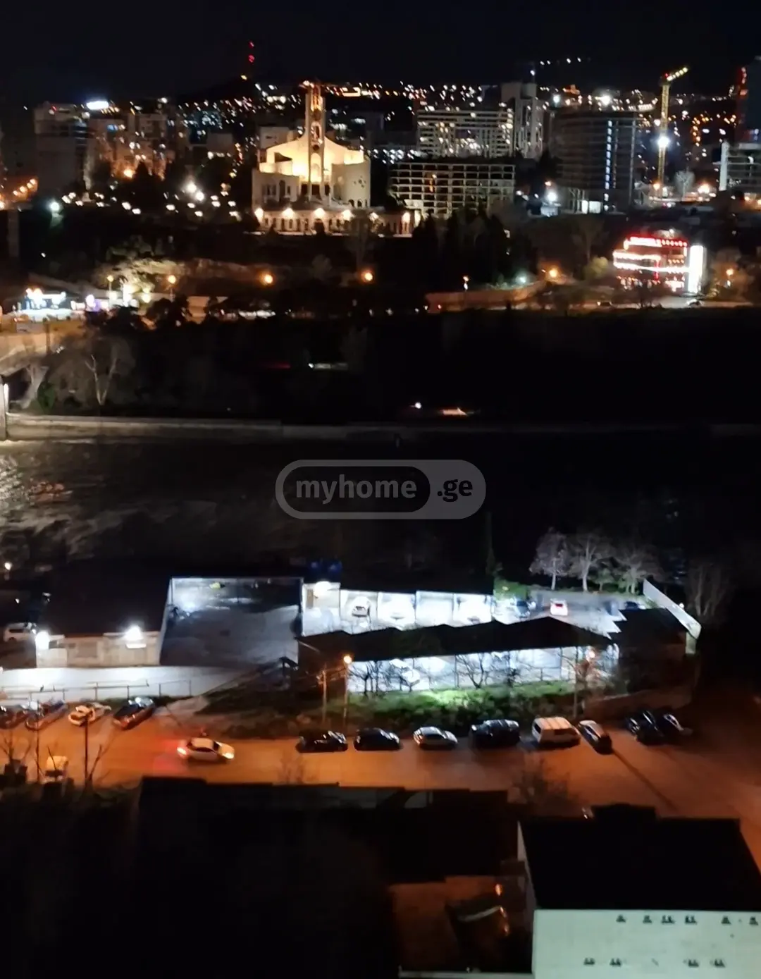  იყიდება 4 ოთახიანი  ბინა ორთაჭალაში  გულუას ქუჩაზე 