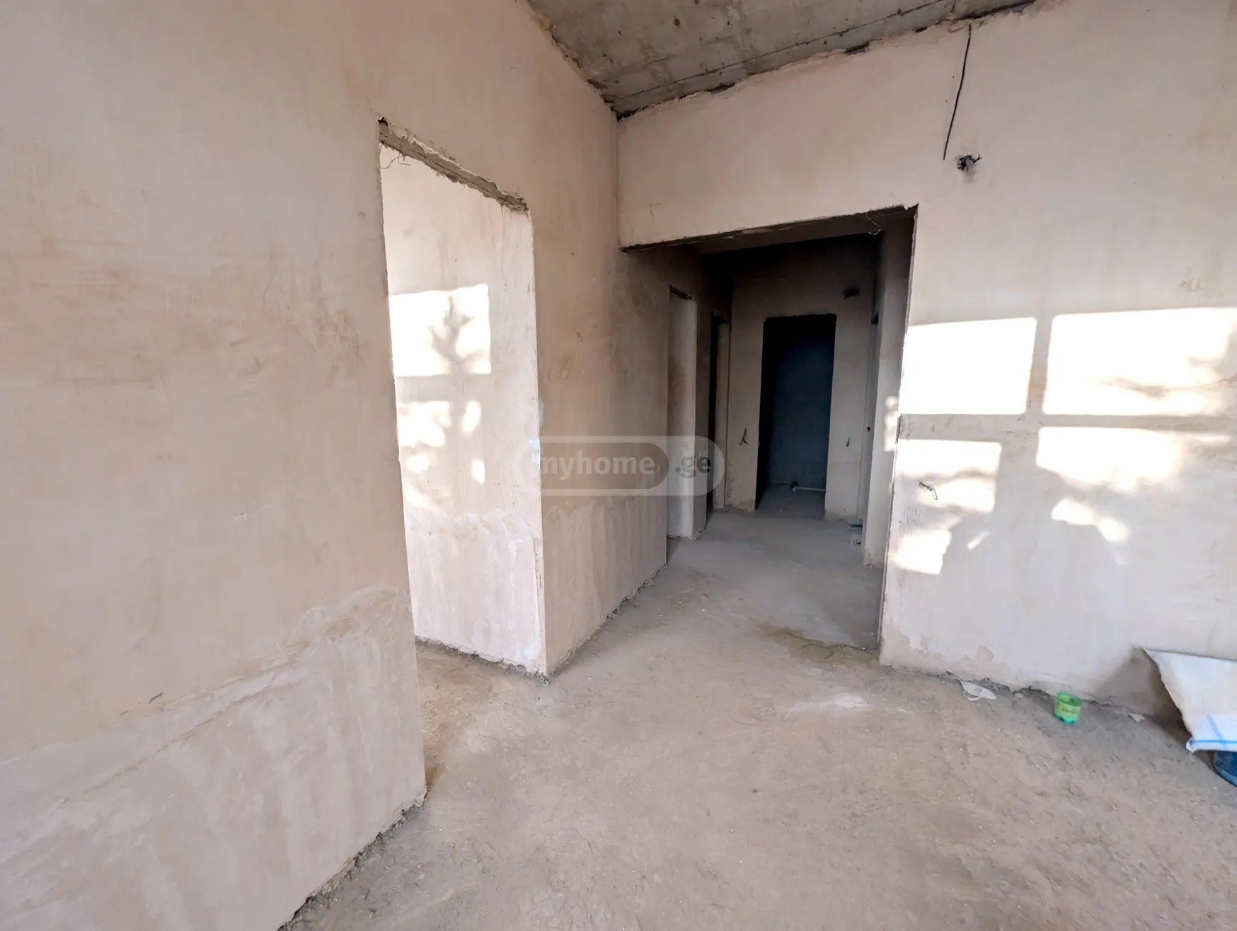  იყიდება 4 ოთახიანი  ბინა საბურთალოზე  ვ.ჩიქოვანის ქუჩაზე 