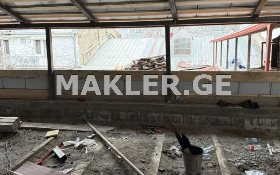  იყიდება 5 ოთახიანი  ბინა მთაწმინდაზე (ძველ თბილისში)  რუსთაველის გამზირზე 