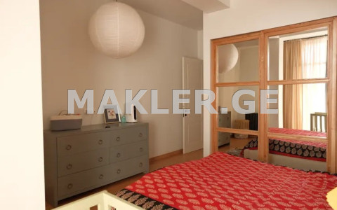  Продается 2 комнатная  Квартира в Ваке  на пр. И. Чавчавадзе 