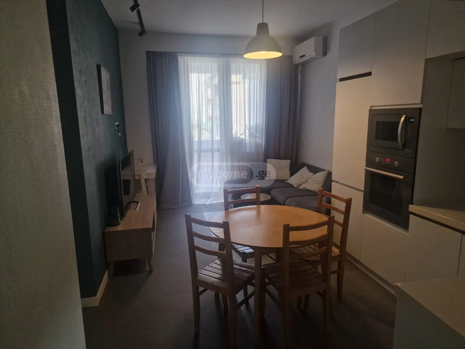  ქირავდება 2 ოთახიანი  ბინა ვაკეში  ნ. რამიშვილის ქუჩაზე 