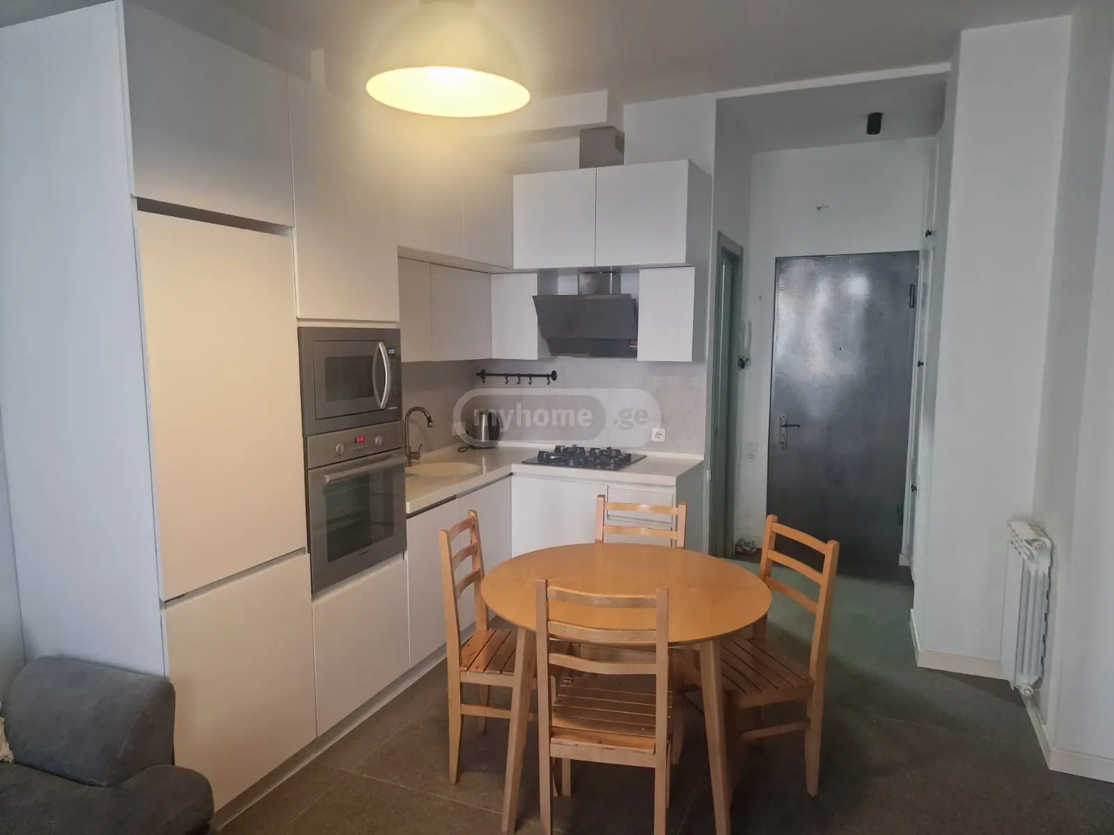  ქირავდება 2 ოთახიანი  ბინა ვაკეში  ნ. რამიშვილის ქუჩაზე 