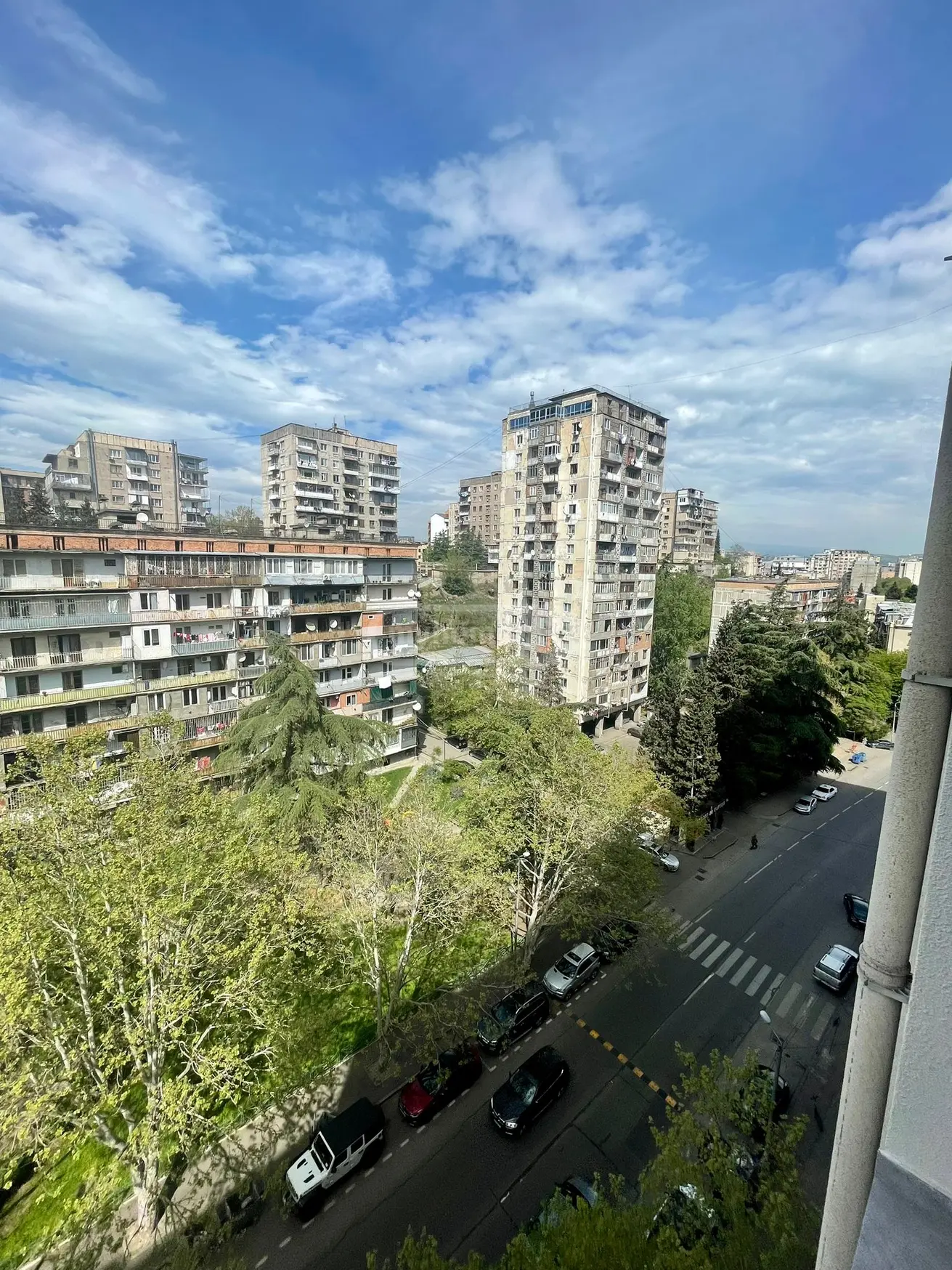  ქირავდება 3 ოთახიანი  ბინა საბურთალოზე  სულხან ცინცაძის ქუჩაზე 