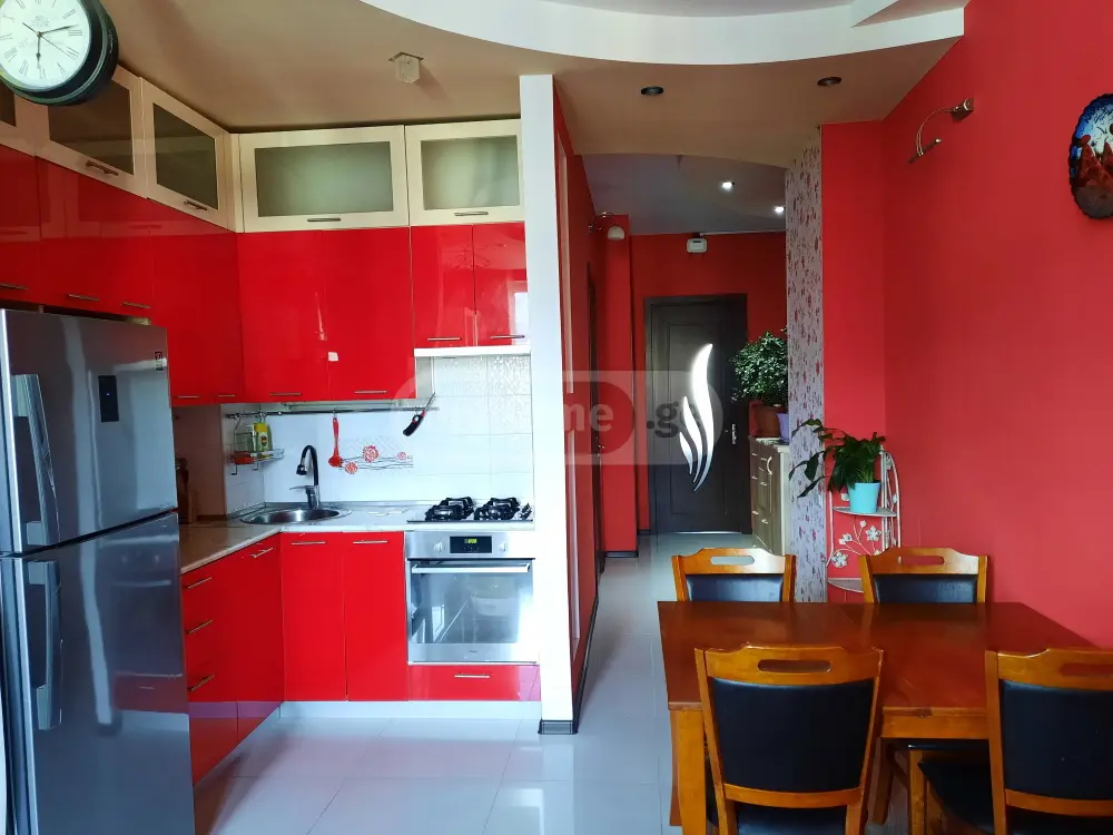  ქირავდება 3 ოთახიანი  ბინა საბურთალოზე  დ. თავხელიძის ქუჩაზე 