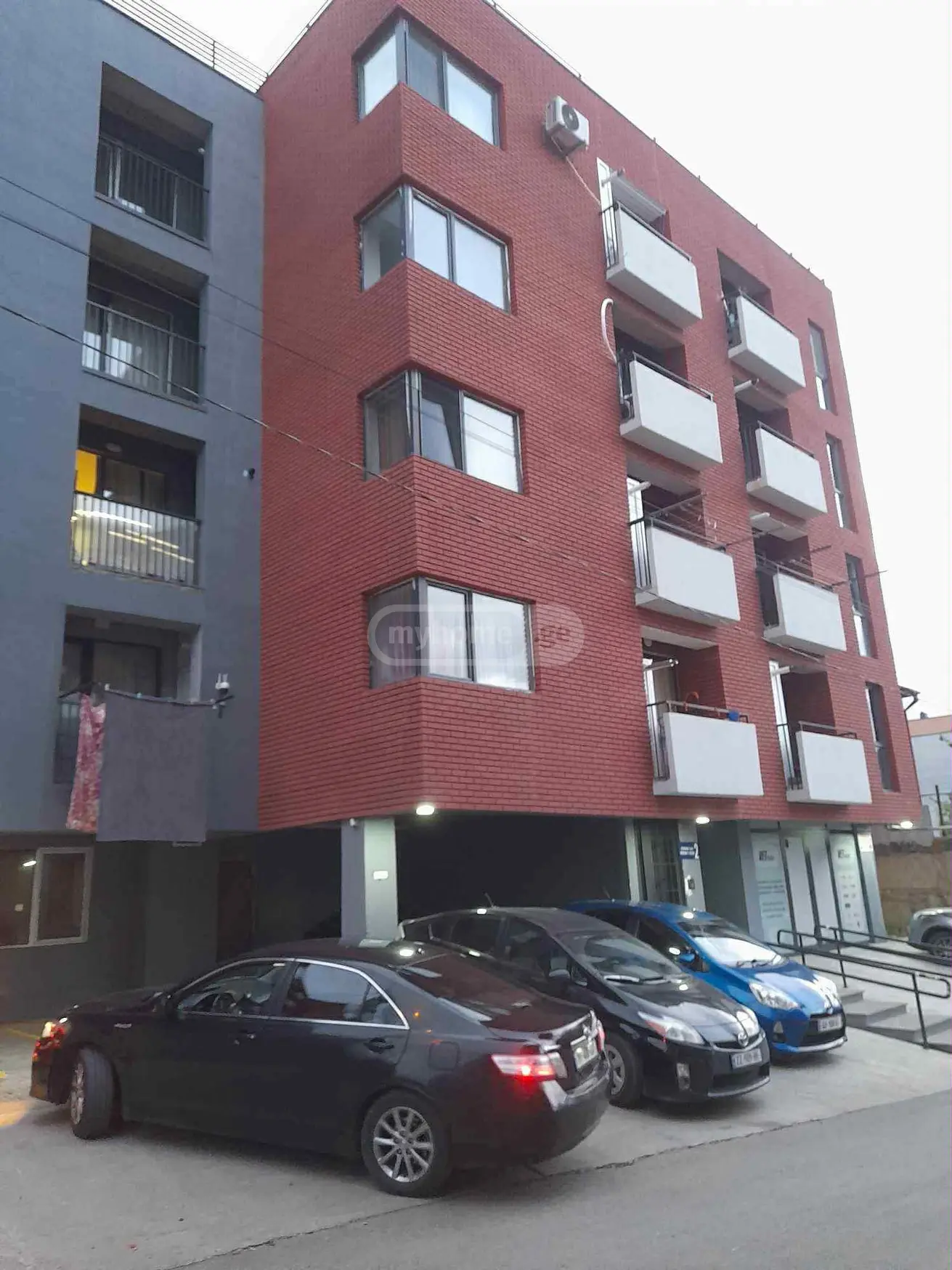  ქირავდება 3 ოთახიანი  ბინა საბურთალოზე  პ. იოსელიანის ქუჩაზე 