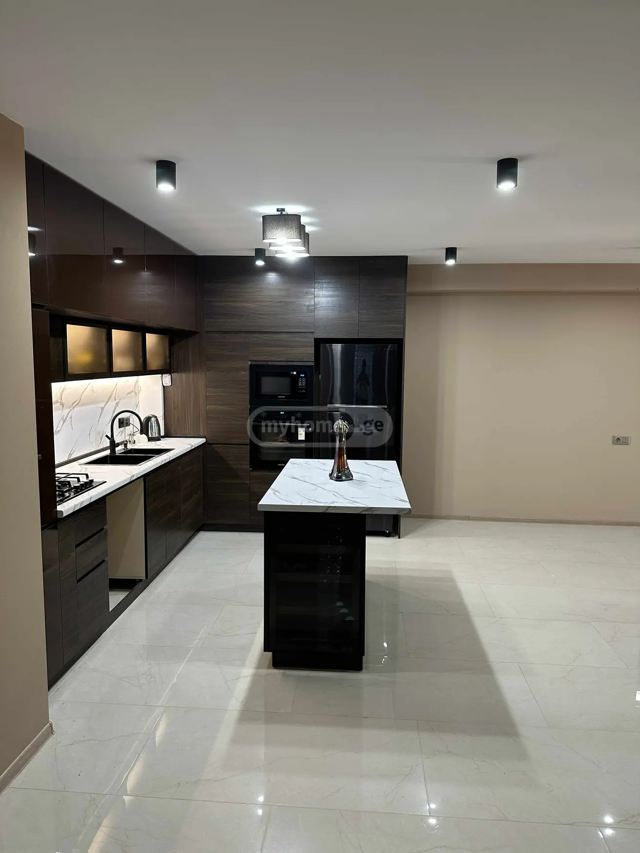  ქირავდება 3 ოთახიანი  ბინა საბურთალოზე  პ. იოსელიანის ქუჩაზე 