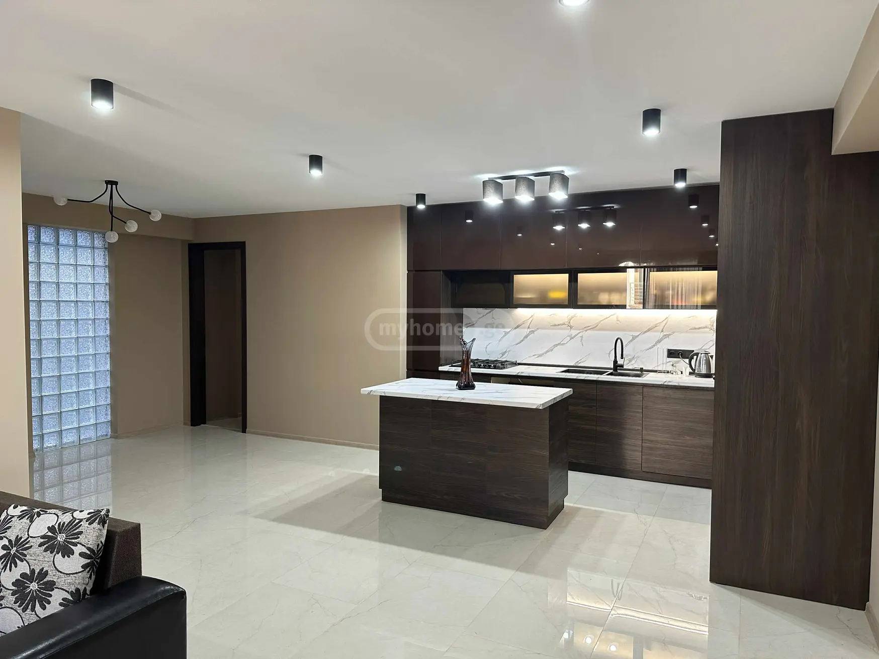  ქირავდება 3 ოთახიანი  ბინა საბურთალოზე  პ. იოსელიანის ქუჩაზე 