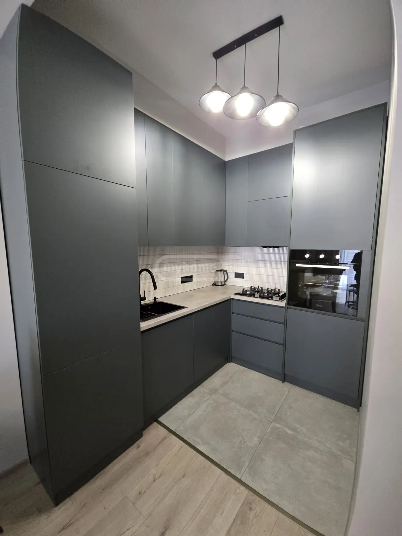  ქირავდება 2 ოთახიანი  ბინა საბურთალოზე  პეკინის გამზირზე 