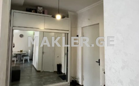  იყიდება 2 ოთახიანი  ბინა საბურთალოზე  კამანის ჩიხი 