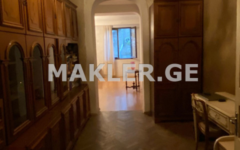  იყიდება 4 ოთახიანი  ბინა საბურთალოზე  ალ. ყაზბეგის გამზირზე 