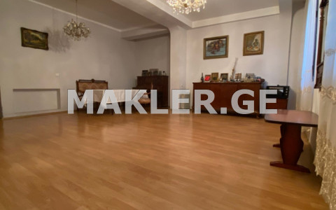  იყიდება 4 ოთახიანი  ბინა საბურთალოზე  ალ. ყაზბეგის გამზირზე 