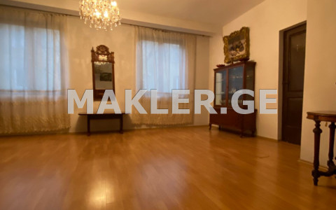  იყიდება 4 ოთახიანი  ბინა საბურთალოზე  ალ. ყაზბეგის გამზირზე 