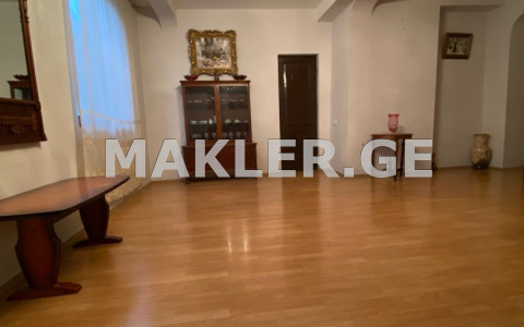  იყიდება 4 ოთახიანი  ბინა საბურთალოზე  ალ. ყაზბეგის გამზირზე 