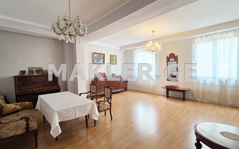  იყიდება 5 ოთახიანი  ბინა საბურთალოზე  ალ. ყაზბეგის გამზირზე 