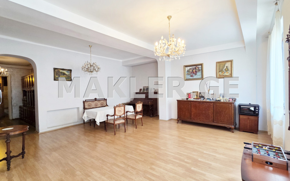  למכירה 5 חֶדֶר  דִירָה in Saburtalo dist.  in Al. Kazbegi Ave. 