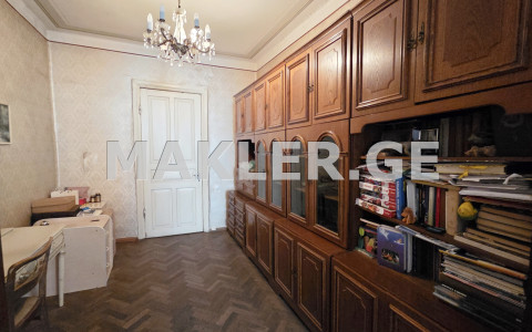  იყიდება 5 ოთახიანი  ბინა საბურთალოზე  ალ. ყაზბეგის გამზირზე 