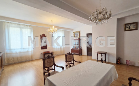  იყიდება 5 ოთახიანი  ბინა საბურთალოზე  ალ. ყაზბეგის გამზირზე 