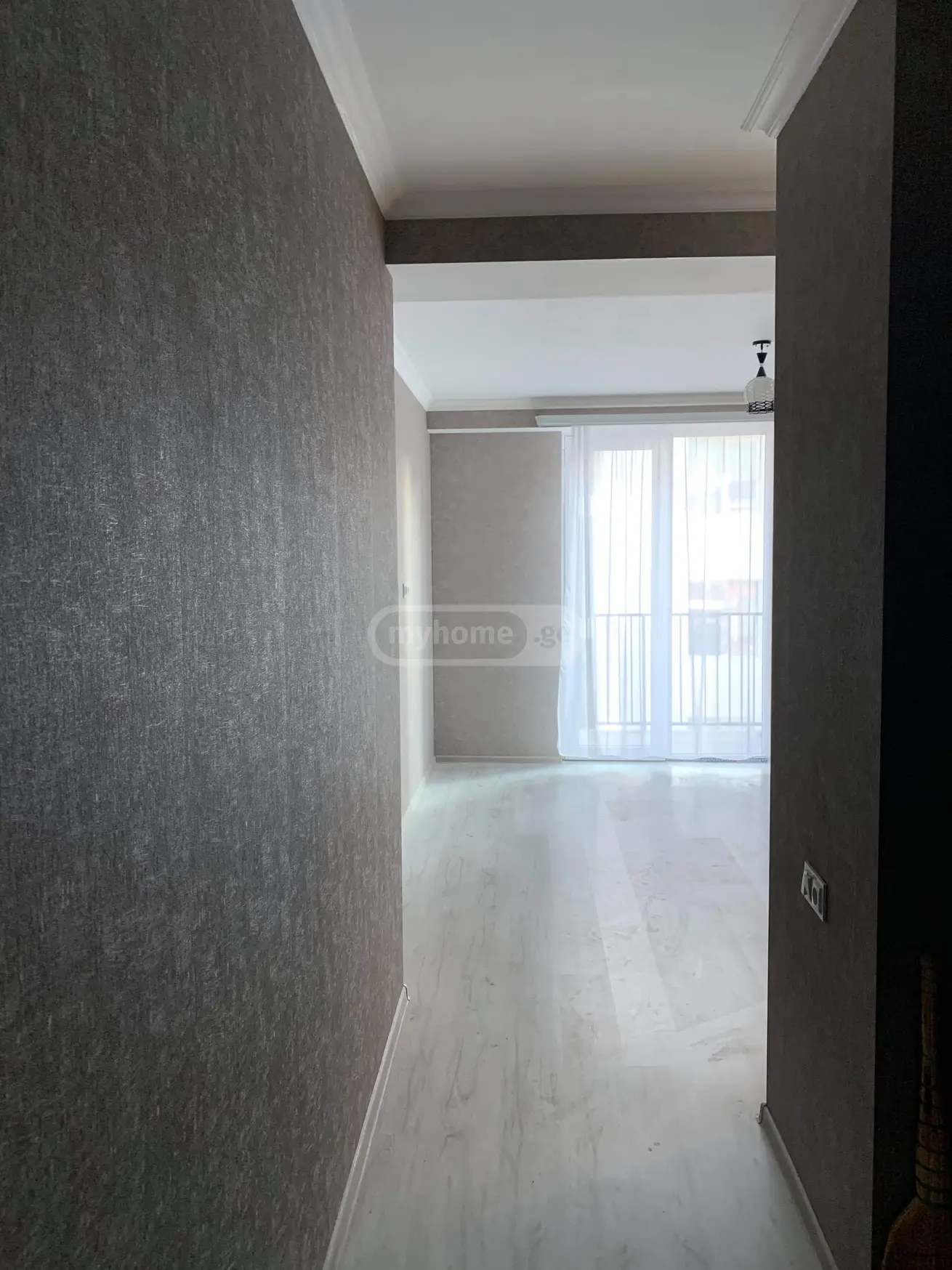  ქირავდება 2 ოთახიანი  ბინა ვაკეში  ა.რაზმაძის ქუჩაზე 