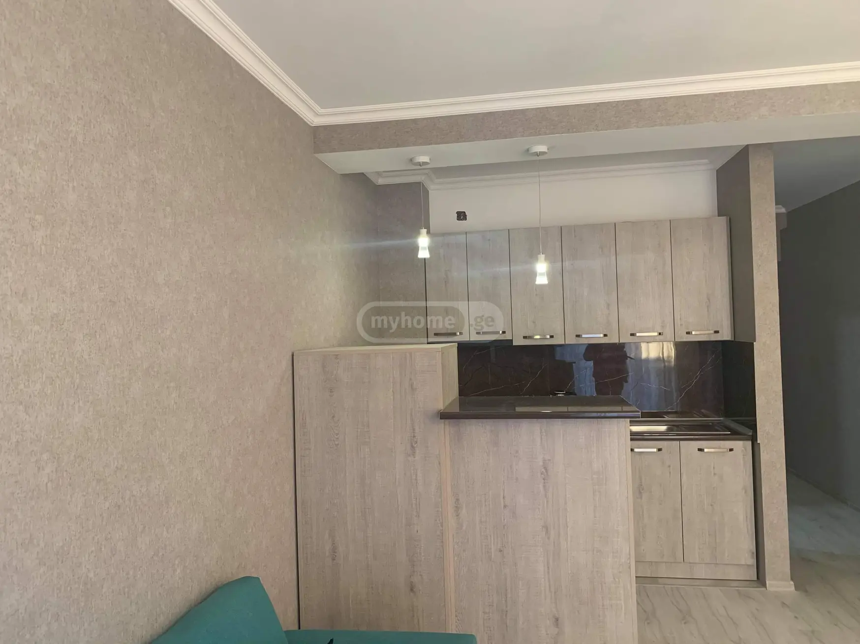  ქირავდება 2 ოთახიანი  ბინა ვაკეში  ა.რაზმაძის ქუჩაზე 