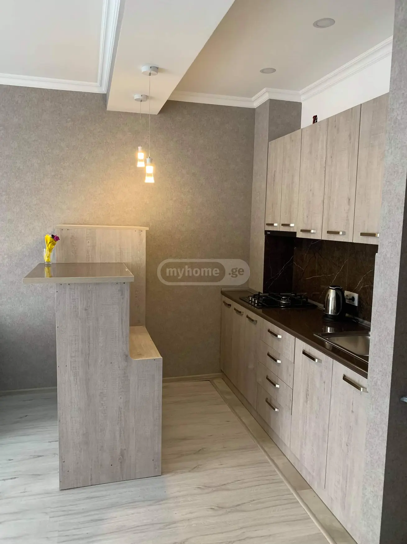  ქირავდება 2 ოთახიანი  ბინა ვაკეში  ა.რაზმაძის ქუჩაზე 