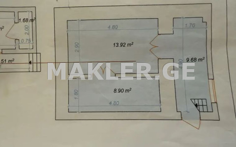  იყიდება 4 ოთახიანი  ბინა სოლოლაკში (ძველ თბილისში)  გ.ტაბიძის ქუჩაზე 