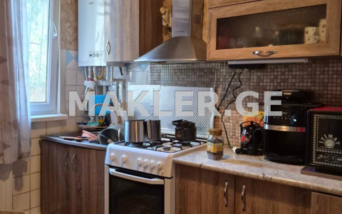  იყიდება 3 ოთახიანი  ბინა ჩუღურეთის რაიონში  აღმაშენებლის გამზირზე 