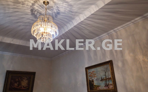  იყიდება 3 ოთახიანი  ბინა ჩუღურეთის რაიონში  აღმაშენებლის გამზირზე 