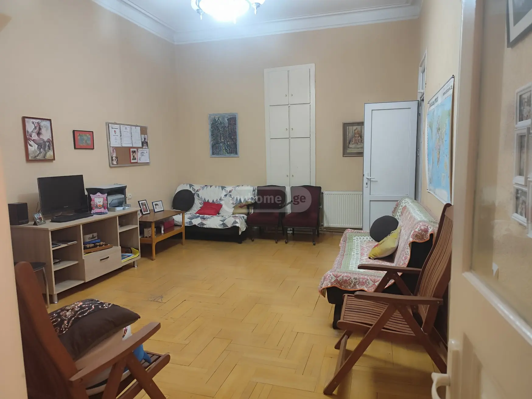  იყიდება 5 ოთახიანი  ბინა ვერაზე  ბარნოვის ქუჩაზე 