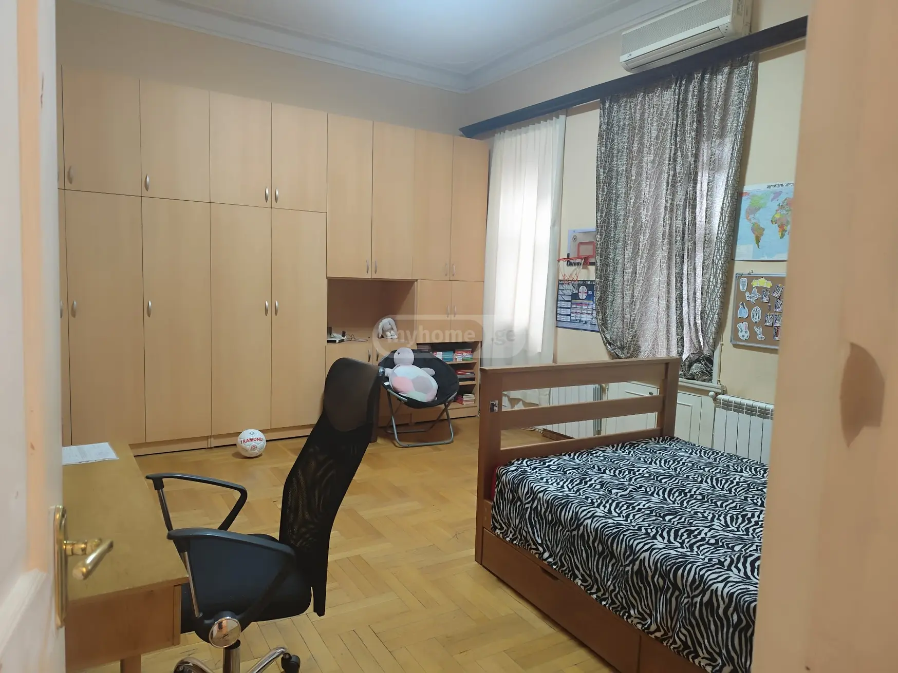  იყიდება 5 ოთახიანი  ბინა ვერაზე  ბარნოვის ქუჩაზე 