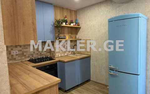  იყიდება 4 ოთახიანი  ბინა თბილისში