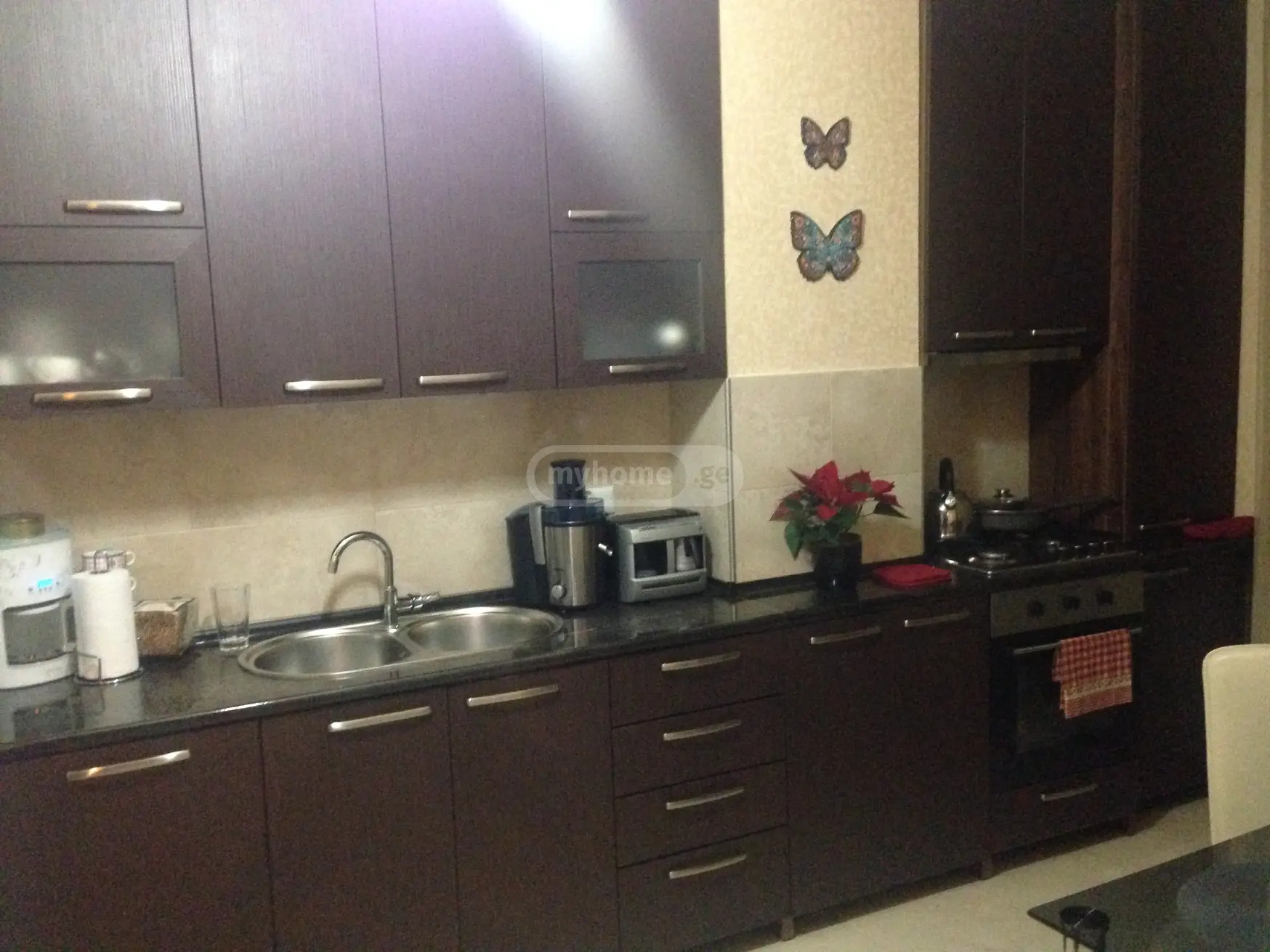  იყიდება 2 ოთახიანი  ბინა ვერაზე  ქუჩიშვილის ქუჩაზე 